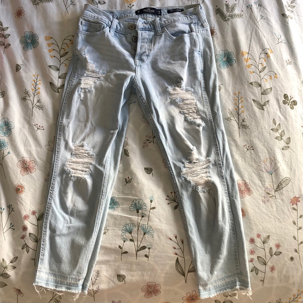 Light wash Hollister boyfriend jeans